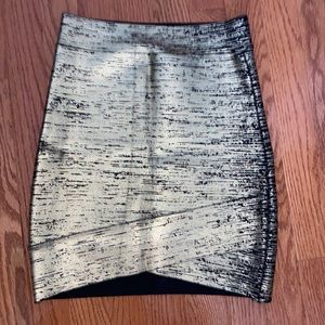 XS BCBG Fitted Mini Skirt. Black and Metallic Gold. Never Worn